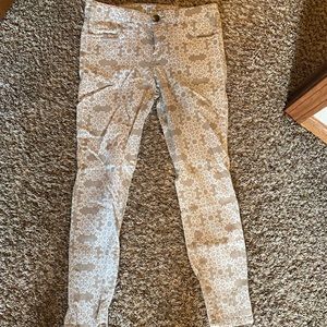 KUT from the Kloth Bridgette Ankle Skinny jeans. Size 8
